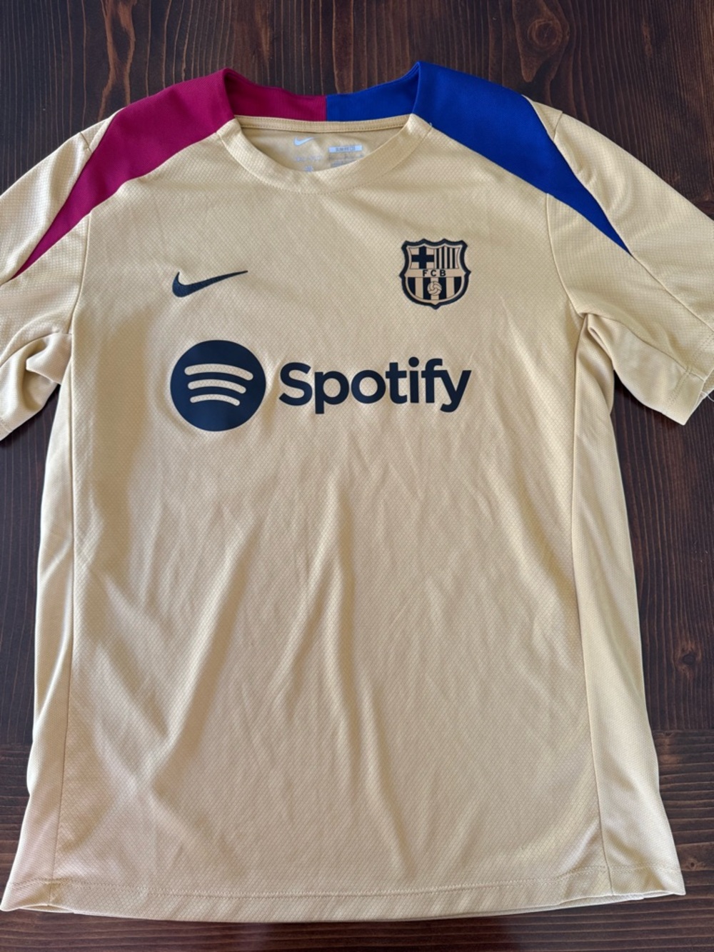 Men’s medium FCB jersey